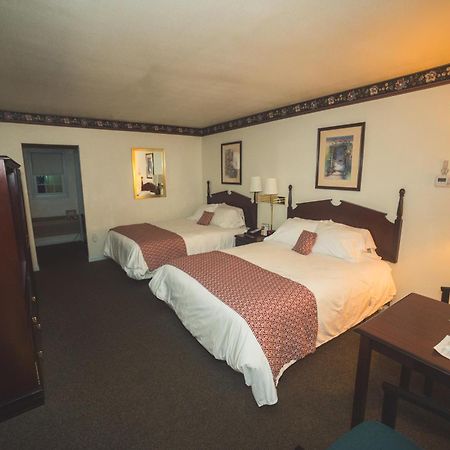 The Chalet Motel Mequon Εξωτερικό φωτογραφία