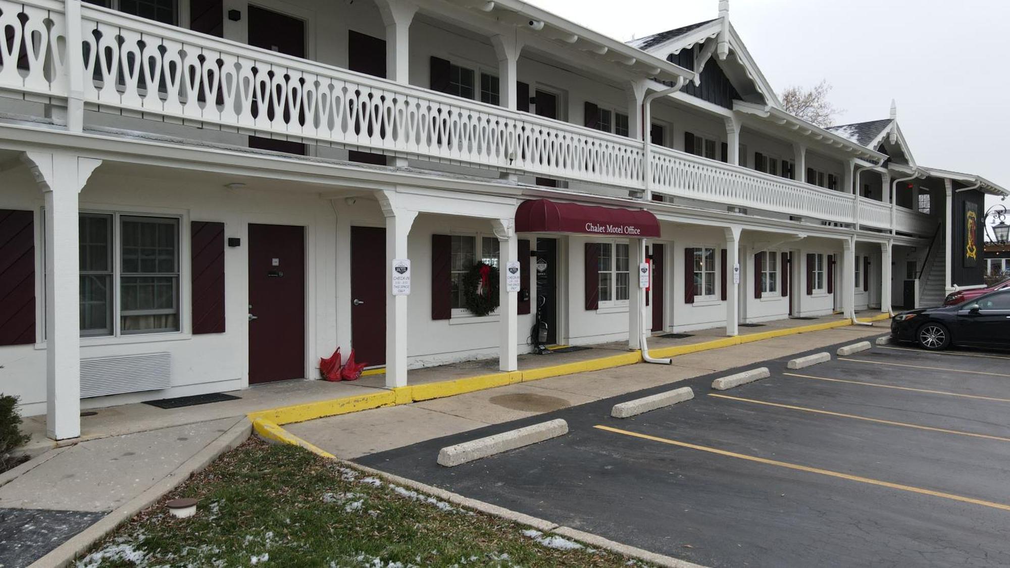 The Chalet Motel Mequon Εξωτερικό φωτογραφία