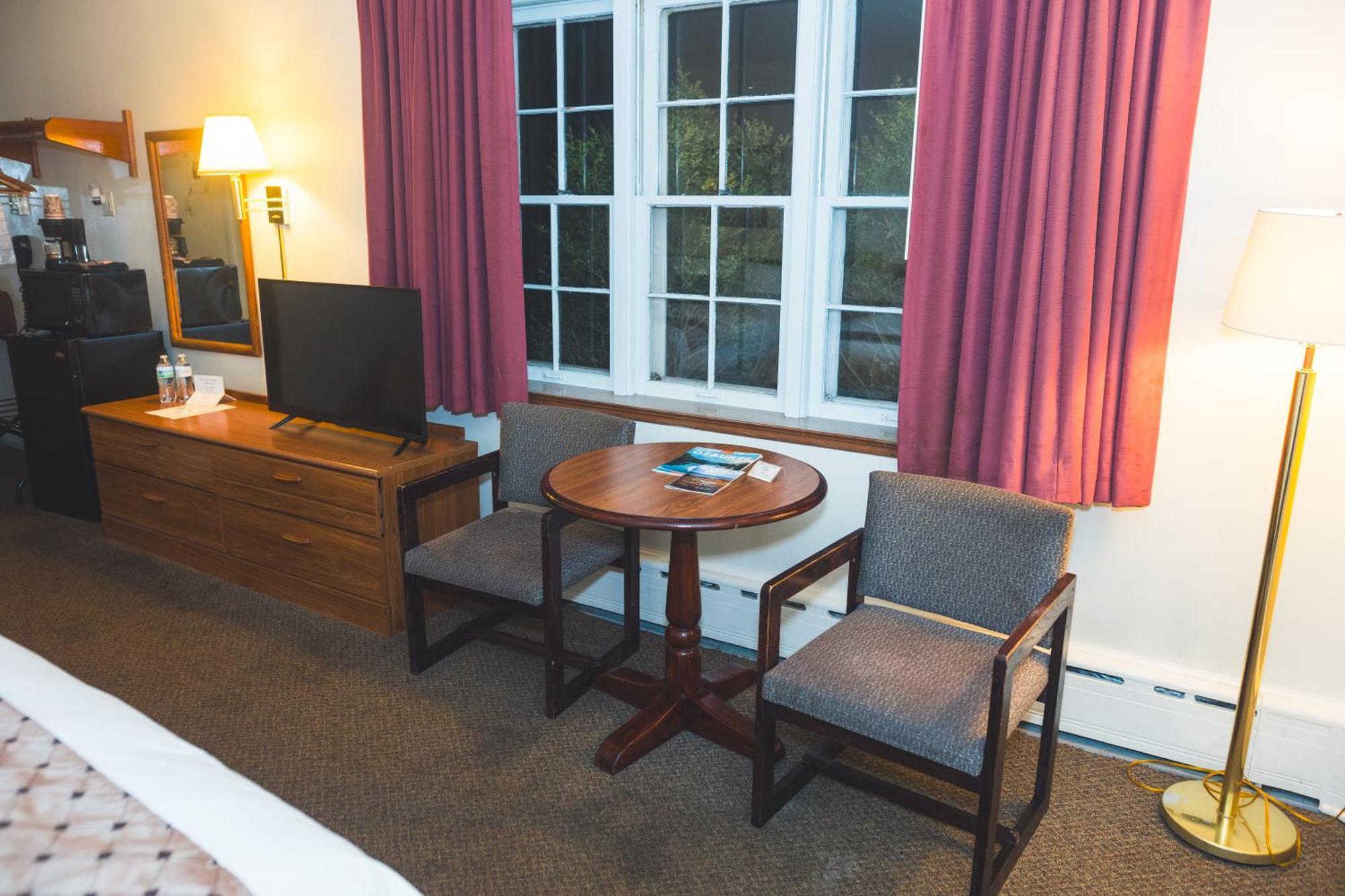 The Chalet Motel Mequon Εξωτερικό φωτογραφία