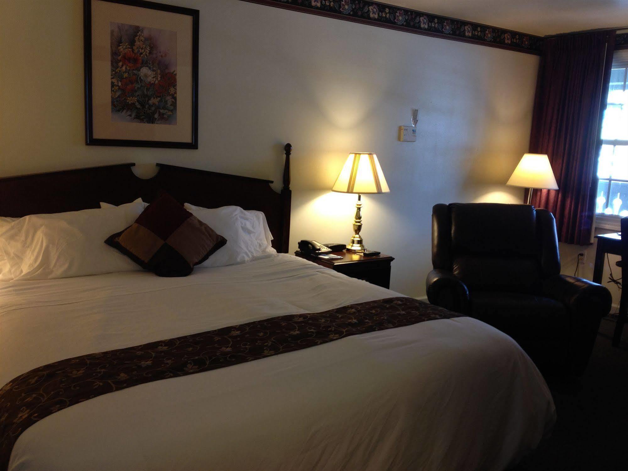 The Chalet Motel Mequon Εξωτερικό φωτογραφία