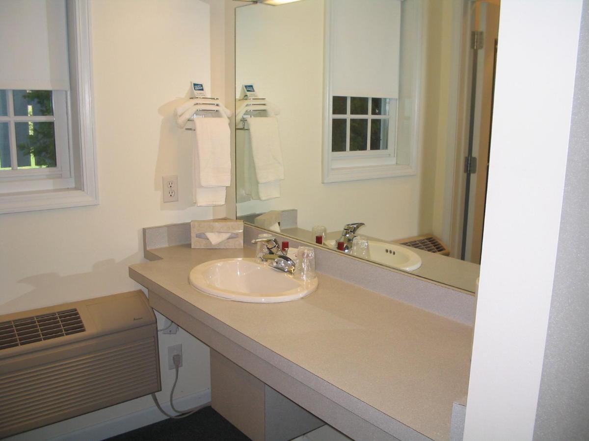 The Chalet Motel Mequon Εξωτερικό φωτογραφία
